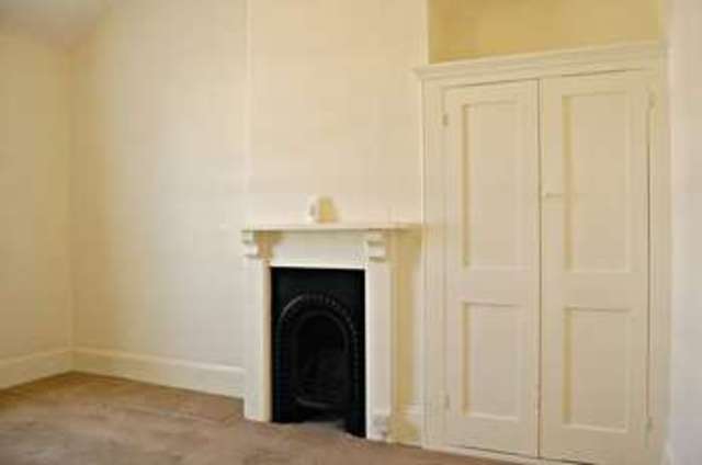  Image of 3 bedroom Terraced house to rent in Osborne Road Petersfield GU32 at Osborne Road  Petersfield, GU32 2AE
