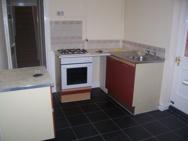  Image of 1 bedroom Flat to rent in Overpool Road Great Sutton Ellesmere Port CH66 at Ellesmere Port Cheshire Overpool, CH66 1JN