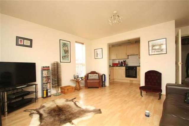  Image of 2 bedroom Flat for sale in Pavilion Road Broadwater Worthing BN14 at Broadwater, BN14 7EE
