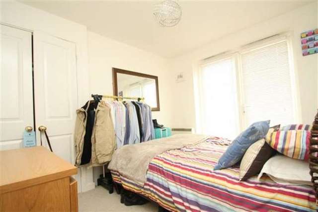  Image of 2 bedroom Flat for sale in Pavilion Road Broadwater Worthing BN14 at Broadwater, BN14 7EE