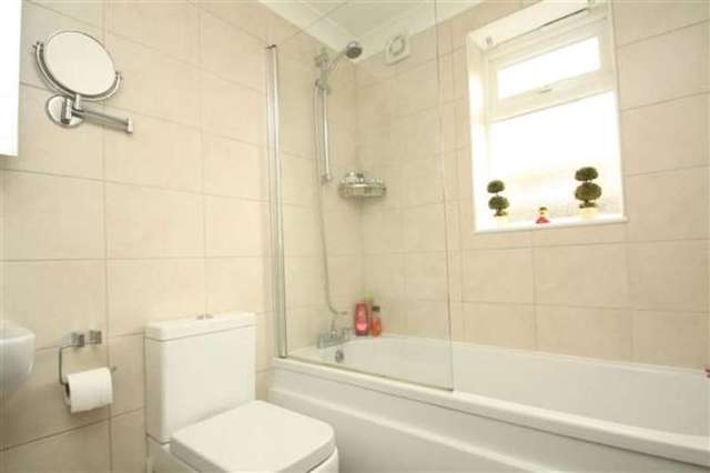  Image of 2 bedroom Flat for sale in Pavilion Road Broadwater Worthing BN14 at Broadwater, BN14 7EE