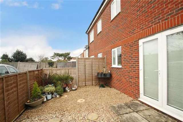  Image of 2 bedroom Flat for sale in Pavilion Road Broadwater Worthing BN14 at Broadwater, BN14 7EE