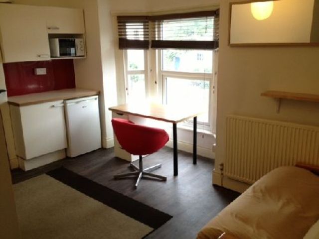  Image of 2 bedroom House Share to rent in Pershore Road Selly Park Birmingham B29 at Selly Park West Midlands Selly Park, B29 7NX
