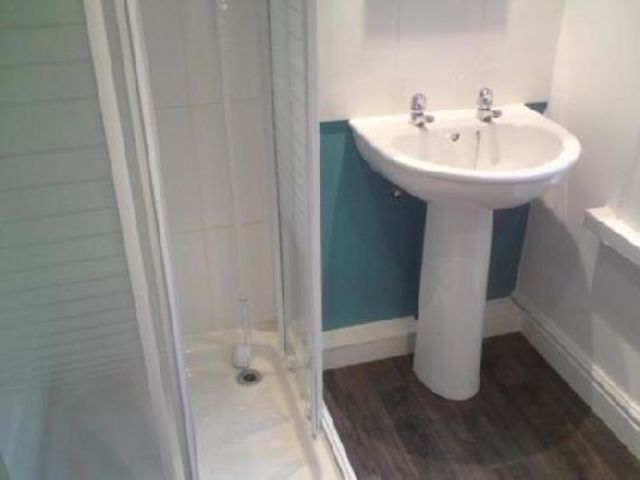  Image of 2 bedroom House Share to rent in Pershore Road Selly Park Birmingham B29 at Selly Park West Midlands Selly Park, B29 7NX