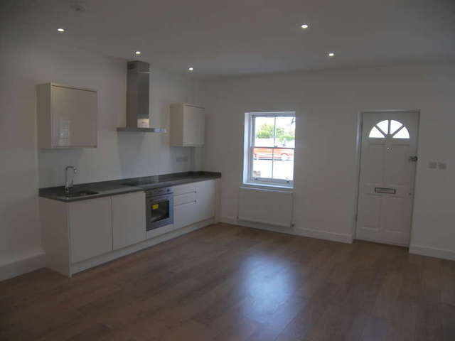  Image of 1 bedroom End of Terrace for sale in Pinner Green Pinner HA5 at Pinner Middlesex, HA5 2AF