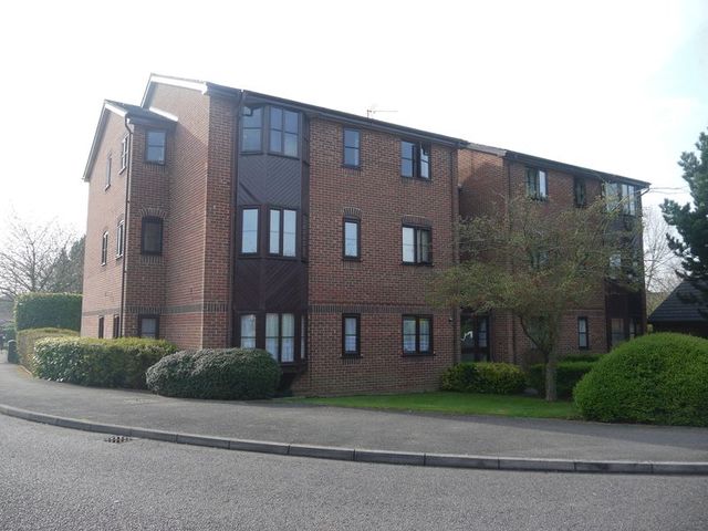  Image of 1 bedroom Flat for sale in Poets Chase Aylesbury HP21 at Poets Chase  Aylesbury, HP21 7LP