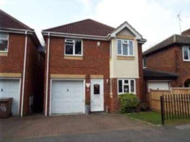  Image of 4 bedroom Detached house for sale in Pomfret Avenue Luton LU2 at Luton Bedfordshire Stopsley, LU2 0JL