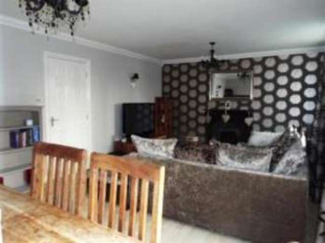  Image of 4 bedroom Detached house for sale in Pomfret Avenue Luton LU2 at Luton Bedfordshire Stopsley, LU2 0JL