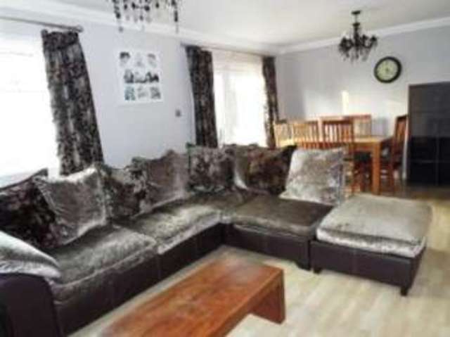  Image of 4 bedroom Detached house for sale in Pomfret Avenue Luton LU2 at Luton Bedfordshire Stopsley, LU2 0JL