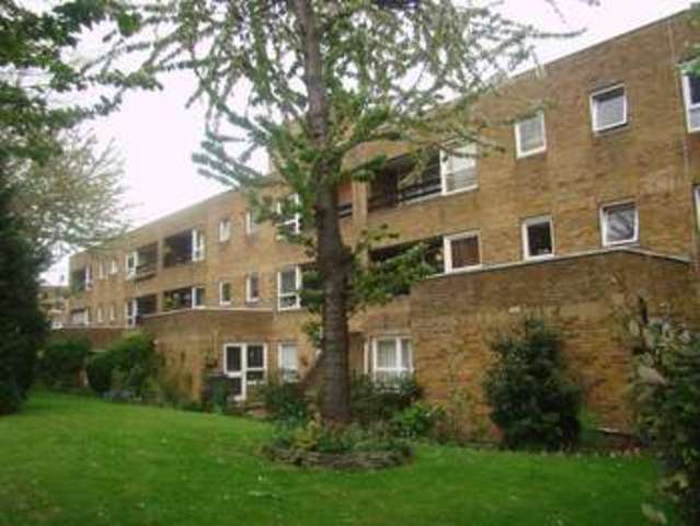  Image of 3 bedroom Flat to rent in Hobday Street London E14 at Hobday Street  London, E14 6AZ