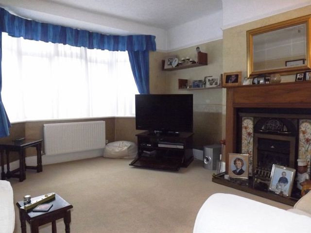  Image of 3 bedroom Semi-Detached house to rent in Poulters Lane Broadwater Worthing BN14 at Poulters Lane  Worthing, BN14 7SS