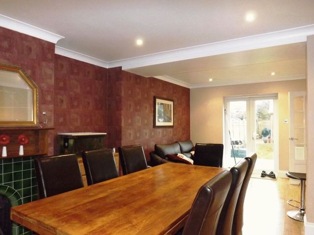  Image of 3 bedroom Semi-Detached house to rent in Poulters Lane Broadwater Worthing BN14 at Poulters Lane  Worthing, BN14 7SS