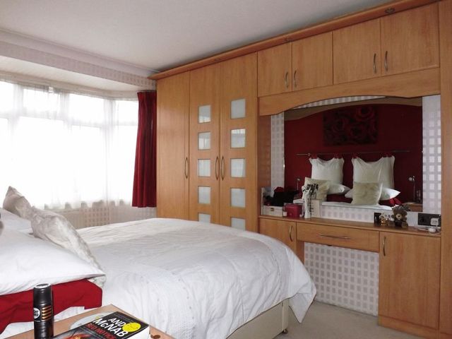  Image of 3 bedroom Semi-Detached house to rent in Poulters Lane Broadwater Worthing BN14 at Poulters Lane  Worthing, BN14 7SS