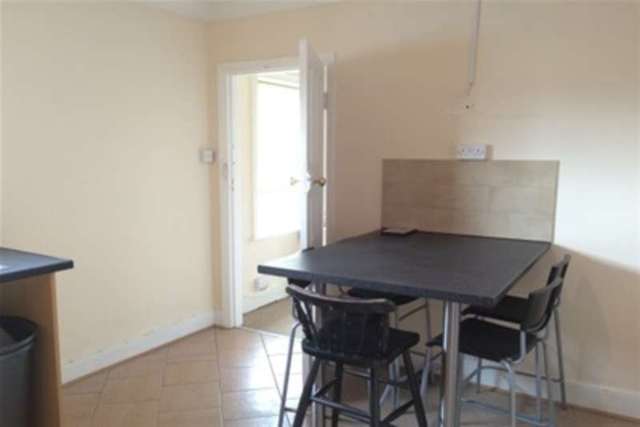  Image of 2 bedroom Flat to rent in Chequers Parade Wycombe Road Prestwood Great Missenden HP16 at Great Missenden, HP16 0PN