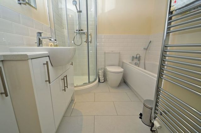  Image of 2 bedroom Flat for sale in Princes Road Clevedon BS21 at Princes Road  Clevedon, BS21 7ST
