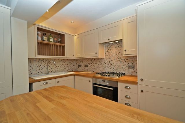  Image of 2 bedroom Flat for sale in Princes Road Clevedon BS21 at Princes Road  Clevedon, BS21 7ST