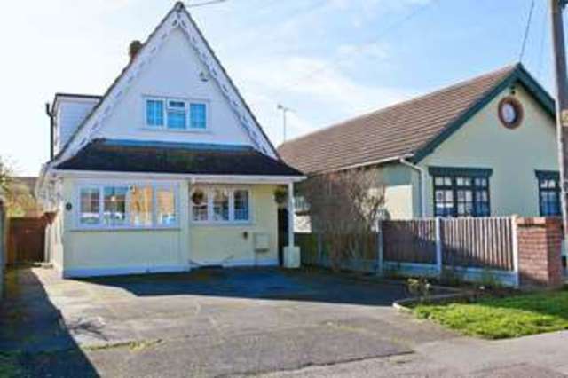  Image of 2 bedroom Property for sale in Queen Elizabeth Chase Rochford SS4 at Queen Elizabeth Chase  Rochford, SS4 1JJ