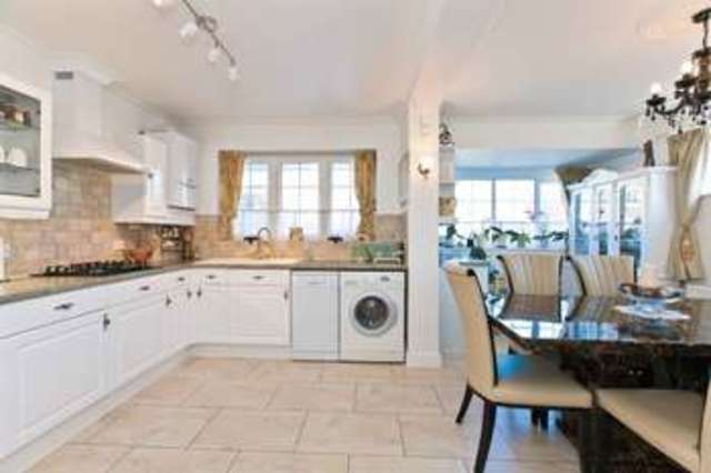  Image of 2 bedroom Property for sale in Queen Elizabeth Chase Rochford SS4 at Queen Elizabeth Chase  Rochford, SS4 1JJ
