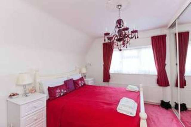  Image of 2 bedroom Property for sale in Queen Elizabeth Chase Rochford SS4 at Queen Elizabeth Chase  Rochford, SS4 1JJ