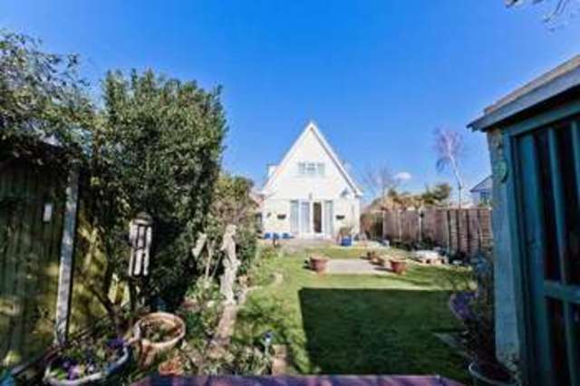  Image of 2 bedroom Property for sale in Queen Elizabeth Chase Rochford SS4 at Queen Elizabeth Chase  Rochford, SS4 1JJ