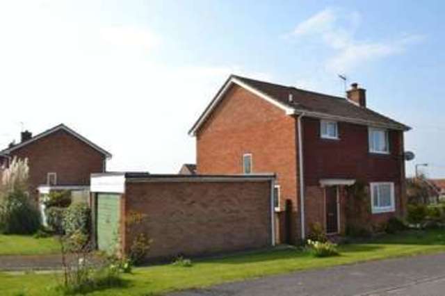  Image of 3 bedroom Detached house for sale in Queen Elizabeth Way Barton-upon-Humber DN18 at Queen Elizabeth Way  Barton-Upon-Humber, DN18 6AJ