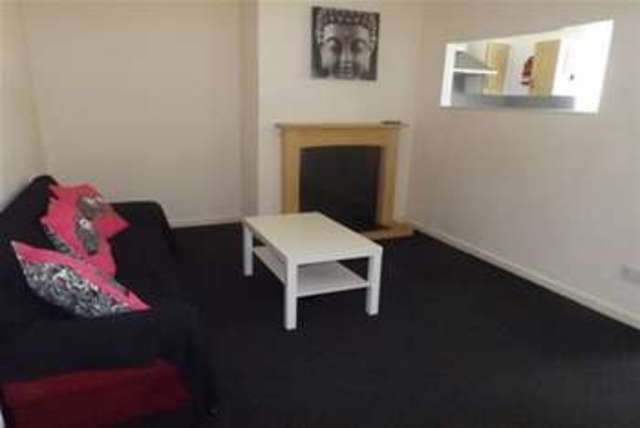  Image of 3 bedroom Terraced house to rent in Ravensknowle Road Huddersfield HD5 at Huddersfield, HD5 8BL