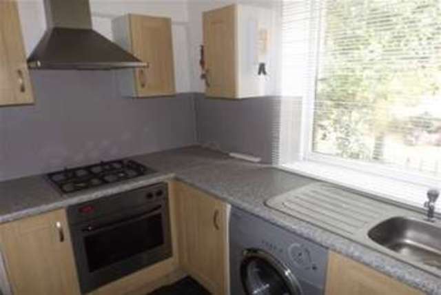  Image of 3 bedroom Terraced house to rent in Ravensknowle Road Huddersfield HD5 at Huddersfield, HD5 8BL