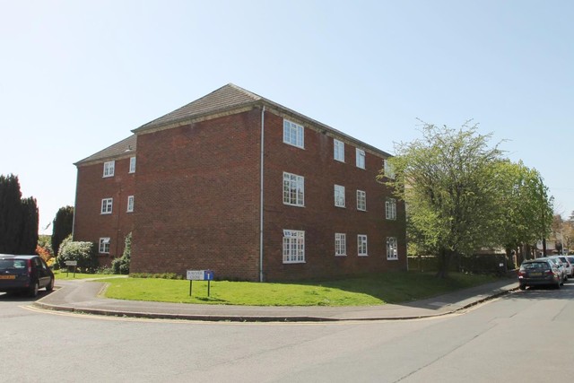  Image of 2 bedroom Flat to rent in Raymer Close St. Albans AL1 at Raymer Close  St Albans, AL1 3QJ
