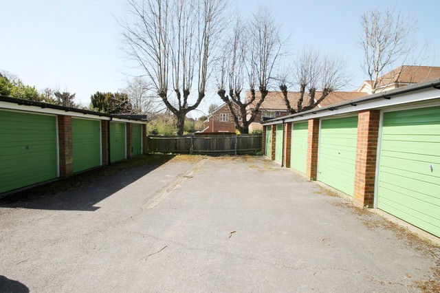  Image of 2 bedroom Flat to rent in Raymer Close St. Albans AL1 at Raymer Close  St Albans, AL1 3QJ