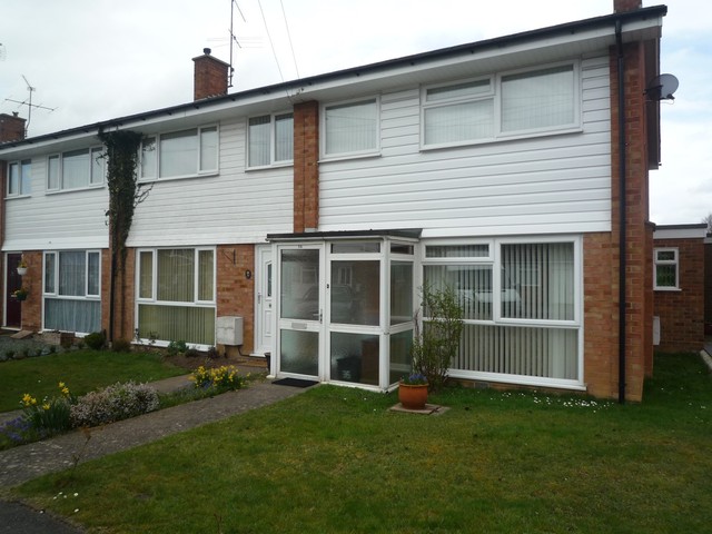  Image of 3 bedroom End of Terrace to rent in Reynards Close Winnersh Wokingham RG41 at Winnersh  Wokingham, RG41 5NT