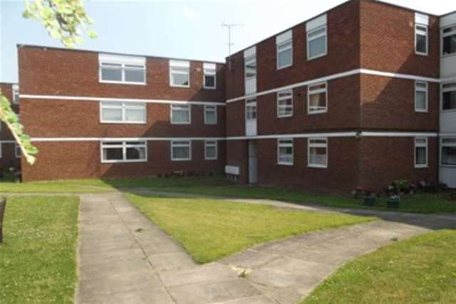  Image of 2 bedroom Flat to rent in Ridgeway Court Aylesbury HP20 at Aylesbury, HP20 1ED