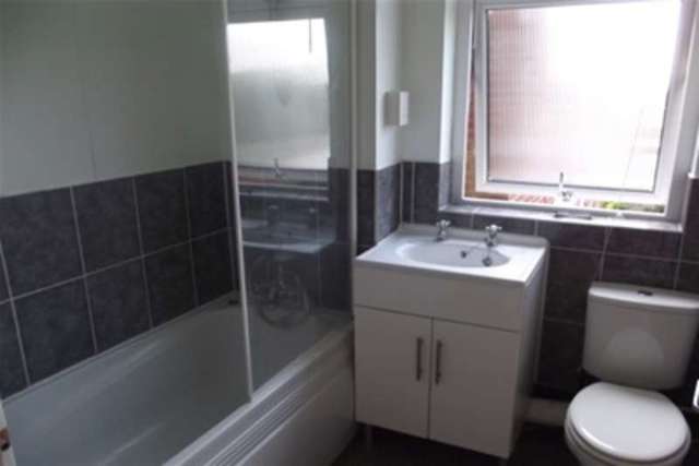  Image of 2 bedroom Flat to rent in Ridgeway Court Aylesbury HP20 at Aylesbury, HP20 1ED