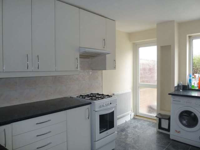  Image of 9 bedroom Semi-Detached house to rent in Straight Road Romford RM3 at Straight Road  Romford, RM3 8AD
