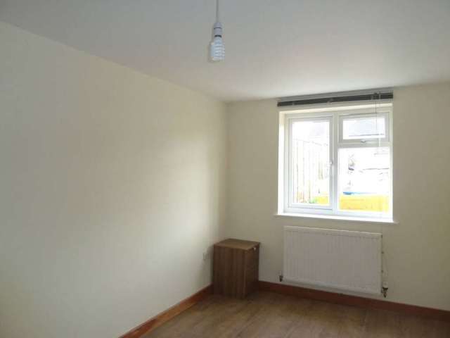  Image of 9 bedroom Semi-Detached house to rent in Straight Road Romford RM3 at Straight Road  Romford, RM3 8AD