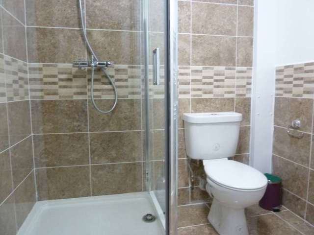  Image of 9 bedroom Semi-Detached house to rent in Straight Road Romford RM3 at Straight Road  Romford, RM3 8AD