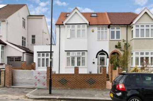  Image of 1 bedroom Flat to rent in Rosedene Avenue London SW16 at Rosedene Avenue  London, SW16 2LS