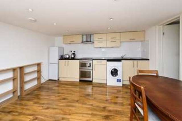  Image of 1 bedroom Flat to rent in Rosedene Avenue London SW16 at Rosedene Avenue  London, SW16 2LS