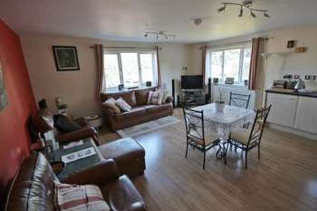  Image of 2 bedroom Flat for sale in Treetop Close Luton LU2 at Treetop Close  Luton, LU2 0JZ