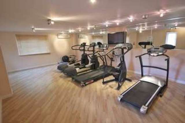  Image of 2 bedroom Flat for sale in Treetop Close Luton LU2 at Treetop Close  Luton, LU2 0JZ