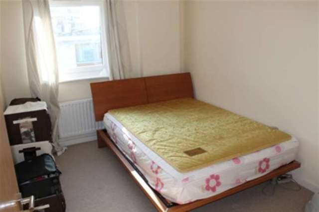  Image of 3 bedroom Flat to rent in Skerne Road Kingston upon Thames KT2 at Kingston upon Thames, KT2 5AD