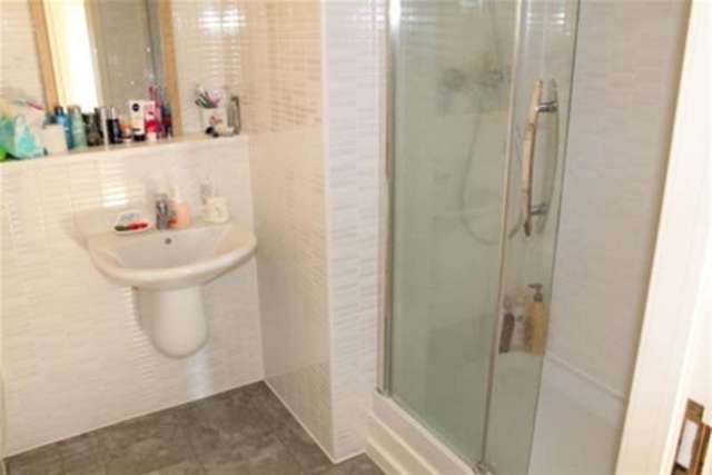  Image of 3 bedroom Flat to rent in Skerne Road Kingston upon Thames KT2 at Kingston upon Thames, KT2 5AD