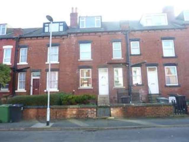  Image of 2 bedroom Detached house to rent in Runswick Avenue Leeds LS11 at Leeds, LS11 9LR