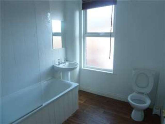  Image of 2 bedroom Detached house to rent in Runswick Avenue Leeds LS11 at Leeds, LS11 9LR