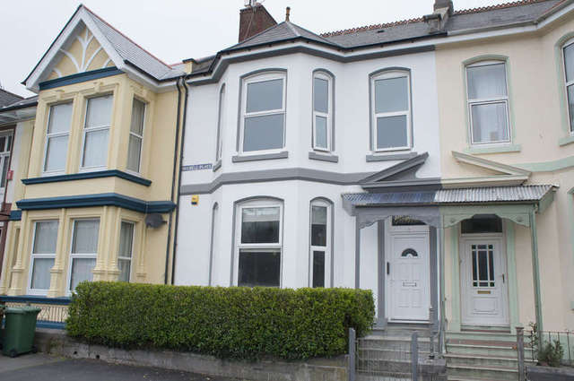  Image of 2 bedroom Flat for sale in Russell Place Plymouth PL4 at Pennycomequick Plymouth Devon, PL4 6NJ