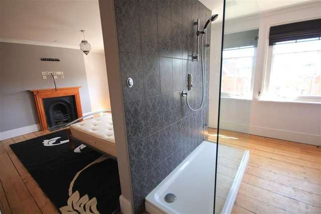  Image of 5 bedroom Town House to rent in Russell Street Reading RG1 at Reading, RG1 7XH