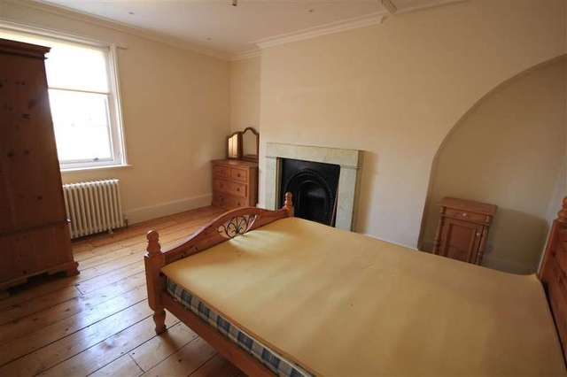 Image of 5 bedroom Town House to rent in Russell Street Reading RG1 at Reading, RG1 7XH
