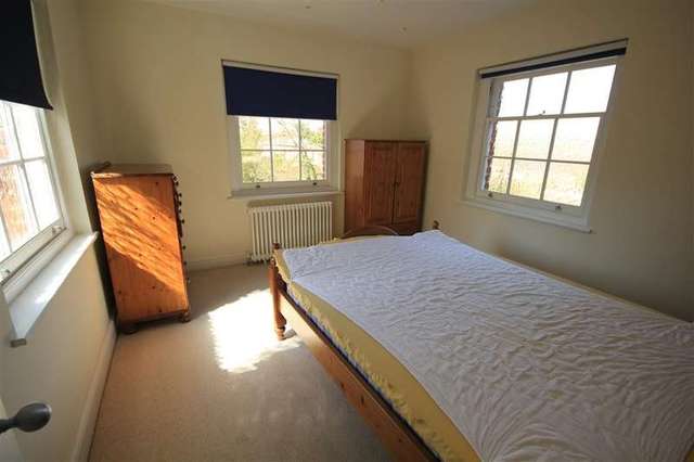  Image of 5 bedroom Town House to rent in Russell Street Reading RG1 at Reading, RG1 7XH