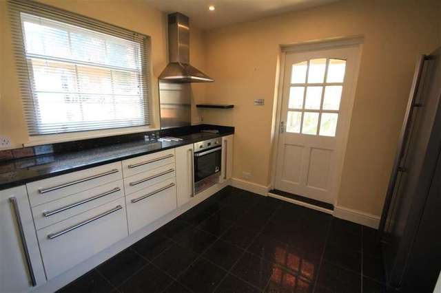  Image of 5 bedroom Town House to rent in Russell Street Reading RG1 at Reading, RG1 7XH