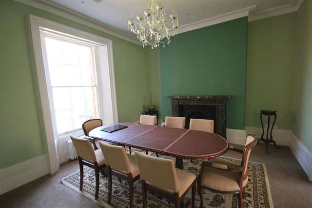  Image of 5 bedroom Town House to rent in Russell Street Reading RG1 at Reading, RG1 7XH