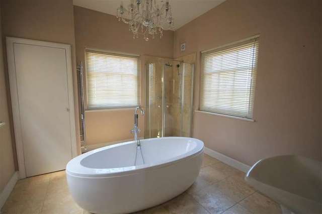  Image of 5 bedroom Town House to rent in Russell Street Reading RG1 at Reading, RG1 7XH